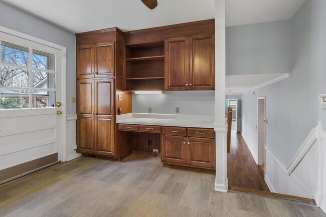 Building Photo - Eye Catching Large 4-Bedroom Home in Murfr...