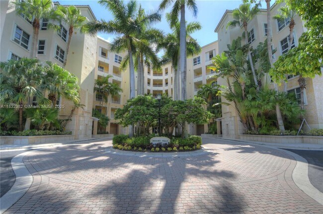 Primary Photo - 717 Crandon Blvd