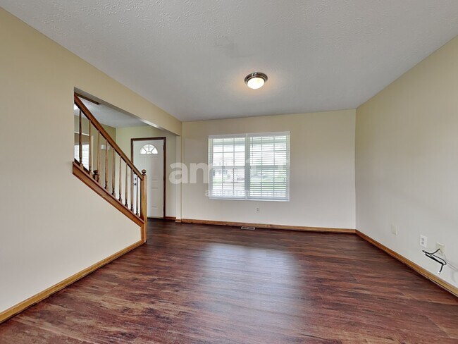 Building Photo - 6585 Taylor Trace Ln