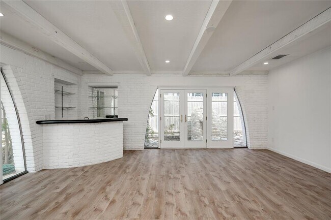 Building Photo - 4202 N Hills Dr