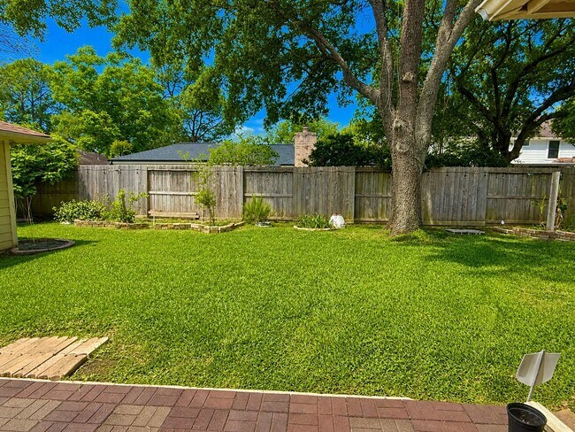Building Photo - 14906 Brookpoint Dr