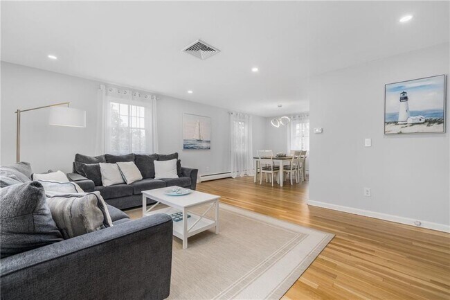 Building Photo - 384 Valley Rd