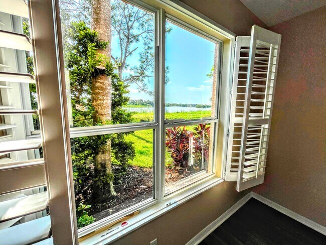 Building Photo - ANNUAL UNFURNISHED 2 bed 2 bath ground floor water front condo in Bradenton