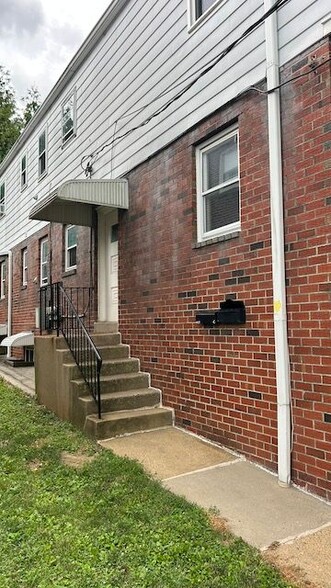 Building Photo - 1022 FOX CHASE