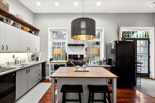 Building Photo - 1010 Allen Ave