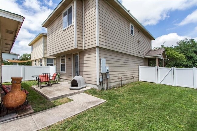 Building Photo - 513 Crater Lake Dr