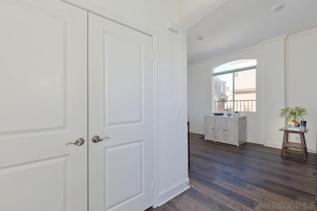 Building Photo - Chula Vista - Adorable 3 Bedroom 3 Bath To...