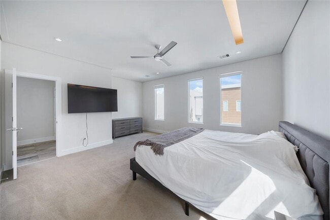 Building Photo - 5509 Paraiso Pl
