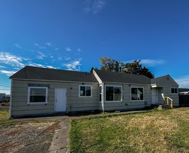 Building Photo - Newer Remodeled 2 Bed, 1.5 Bath – Private & Tucked Away Gem