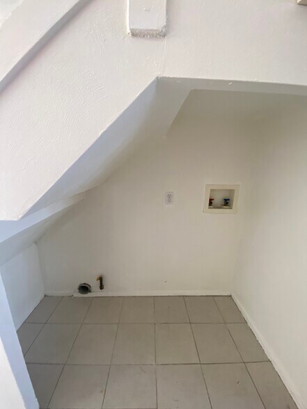 Building Photo - 44 Werden St