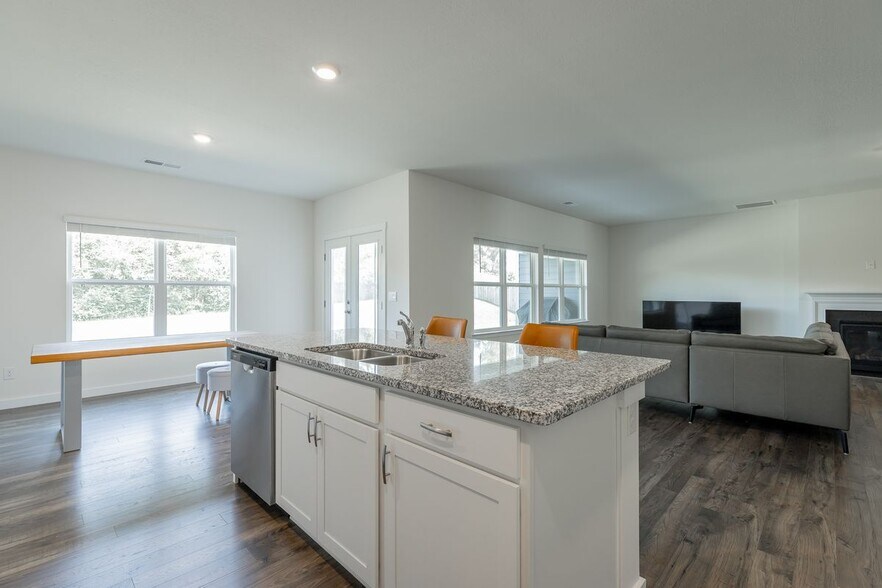 Building Photo - 10815 Upland Dr