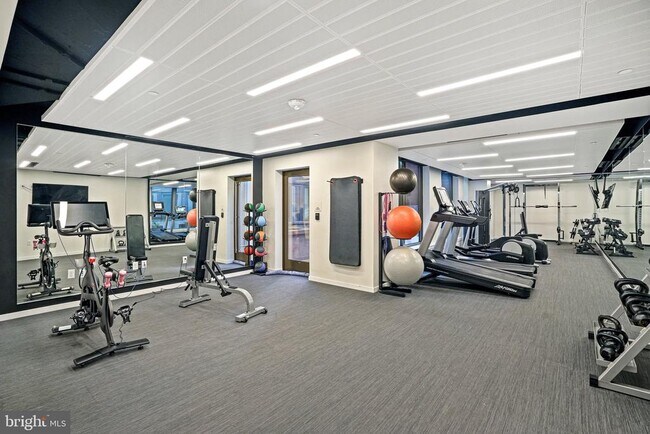 Building Photo - 1211 Van St SE