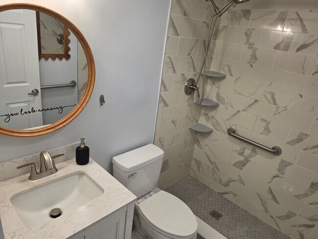 Building Photo - FOR RENT!!! NEWLY RENOVATED 2-BEDROOM TRIPLEX – UTILITIES INCLUDED – PRIME KISSIMMEE LOCATION!