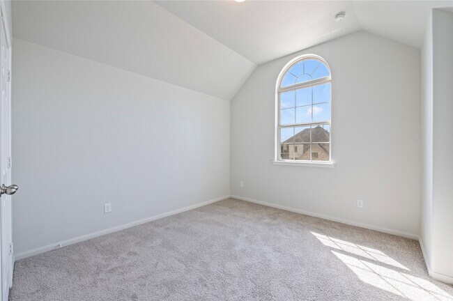 Building Photo - 632 Kickapoo Ct