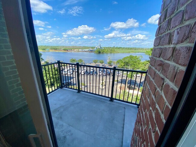 Building Photo - Apartment with Waterview in Downtown Wilmington