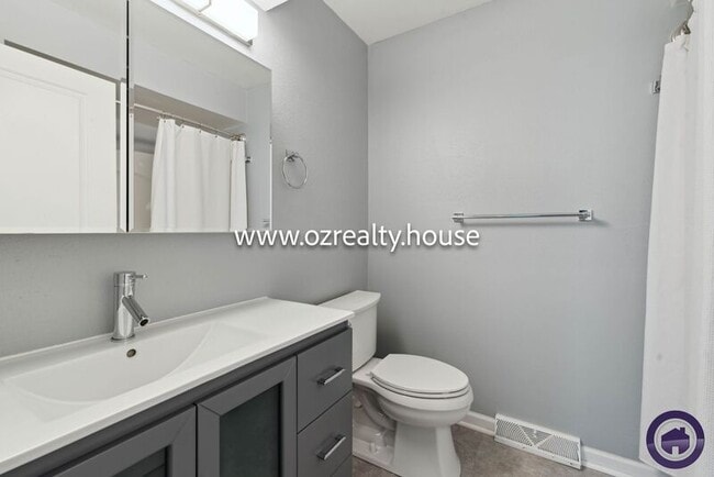 Building Photo - 5537 Willowood Ct