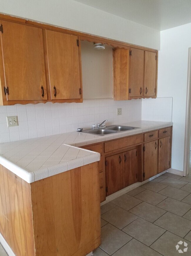 Building Photo - 2 Br 1 Ba available Now