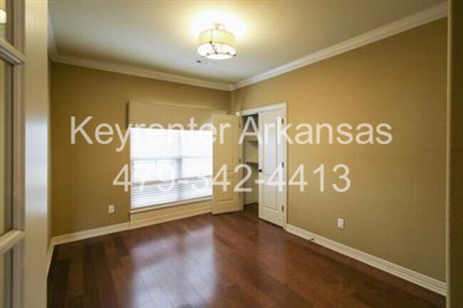 Building Photo - Gorgeous home in Bentonville!