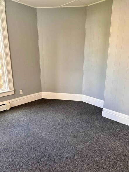 Building Photo - 14 Willow St