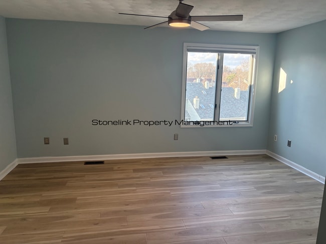 Building Photo - Fully Redesigned Townhouse Style Condo For Rent in Desirable Louisquisset Community!