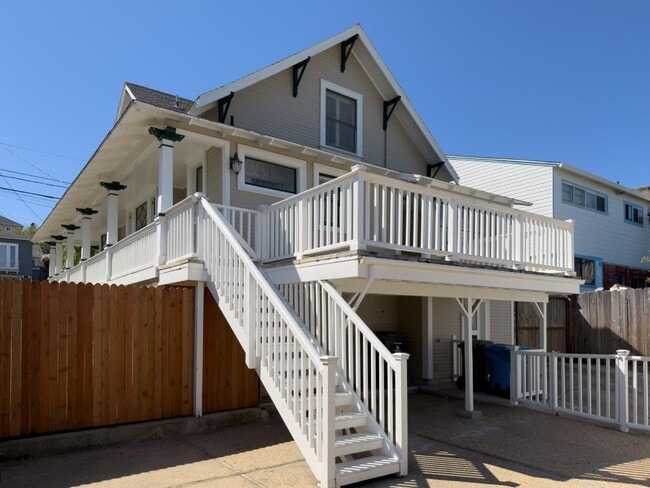 Building Photo - 364 Cypress Ave