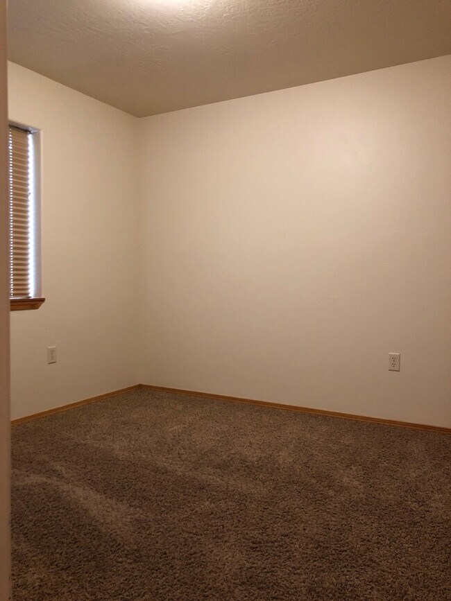Building Photo - Amazing townhouse on Amazing Drive in Lolo...
