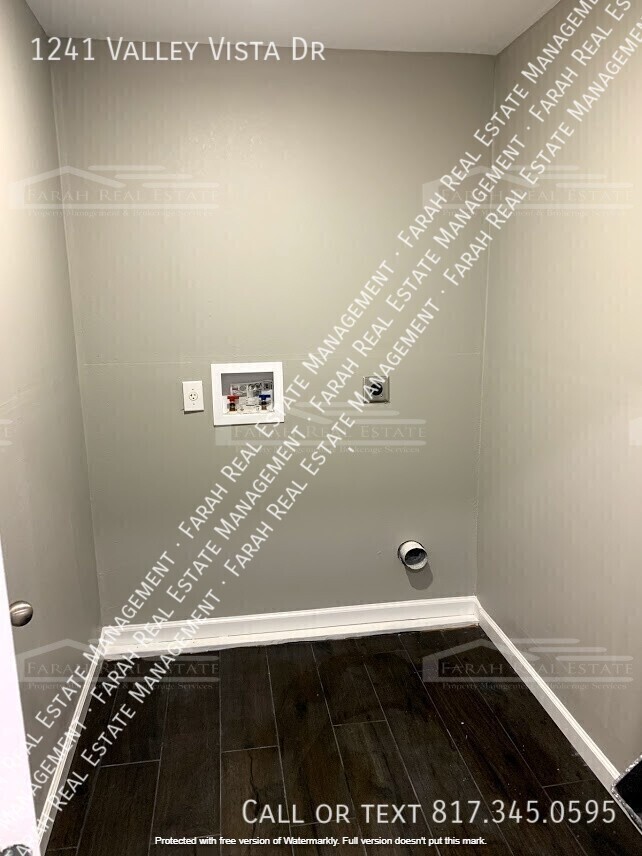 Building Photo - 1241 Valley Vista Dr