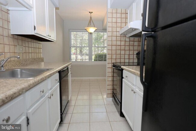 Building Photo - 53 Woodlake Dr