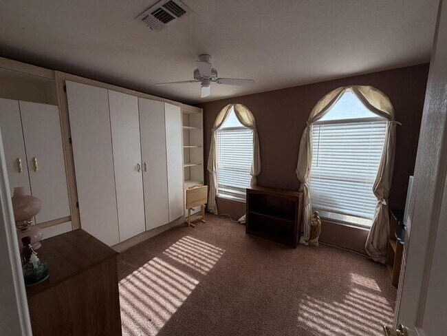 Building Photo - 6761 S Oakmont Dr