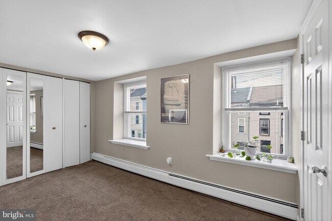 Building Photo - 4743 Umbria St