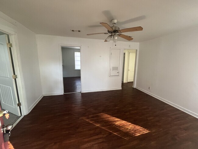 Building Photo - 186 Roosevelt Rd