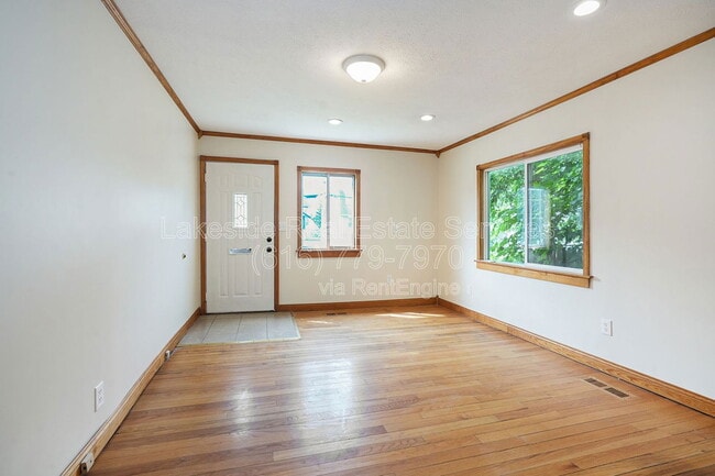 Building Photo - 531 Delaware St SE