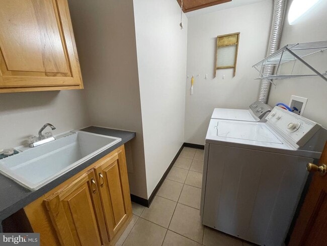 Building Photo - 210 N Centre Ave