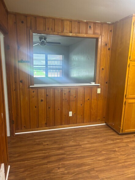 Building Photo - 605 N Joyce St