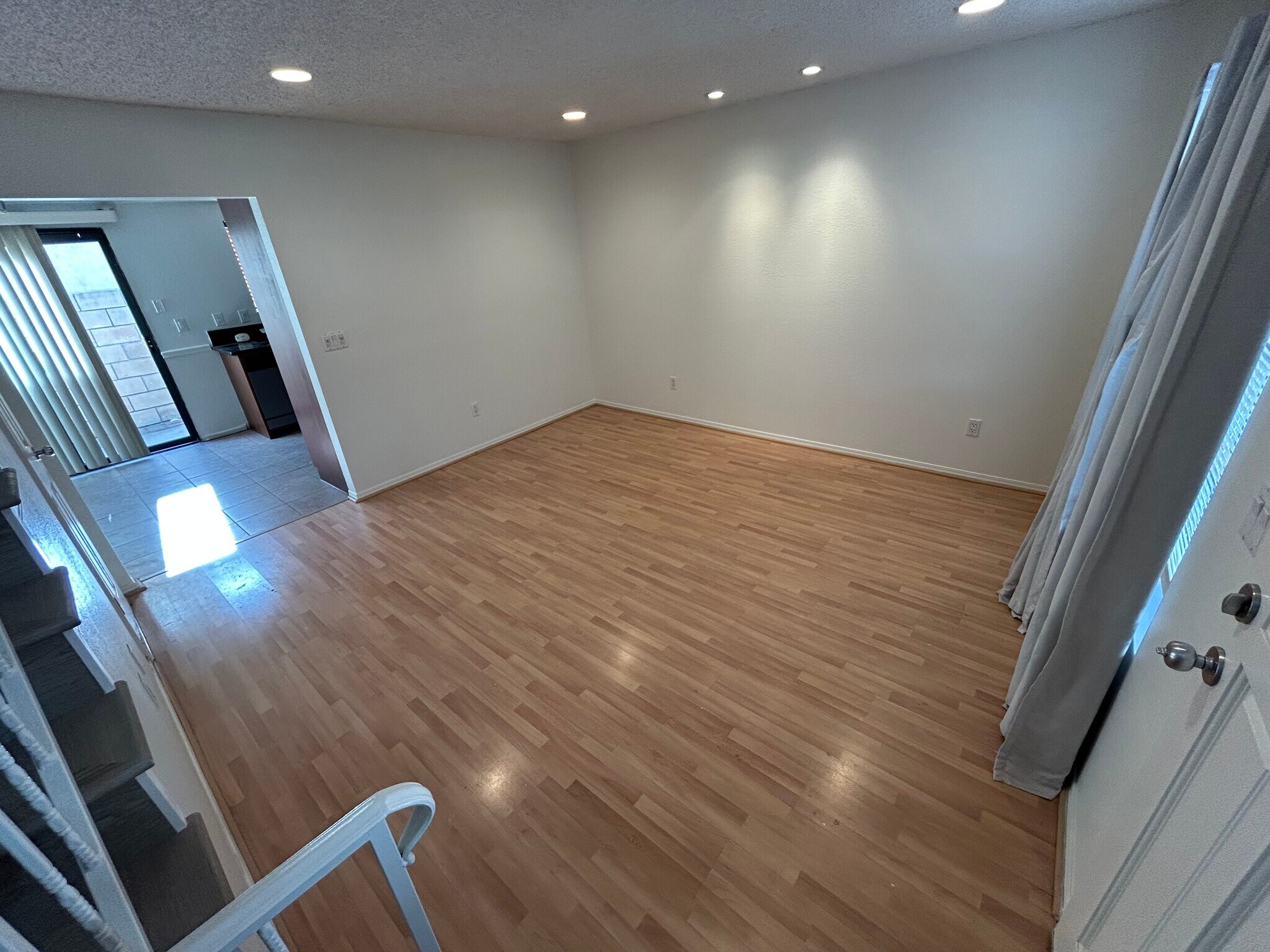 Building Photo - 205 Violet Ave