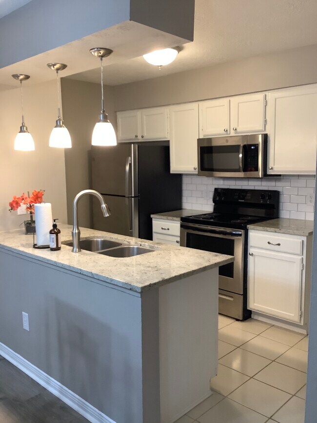 Primary Photo - 2402 Sycamore Ave