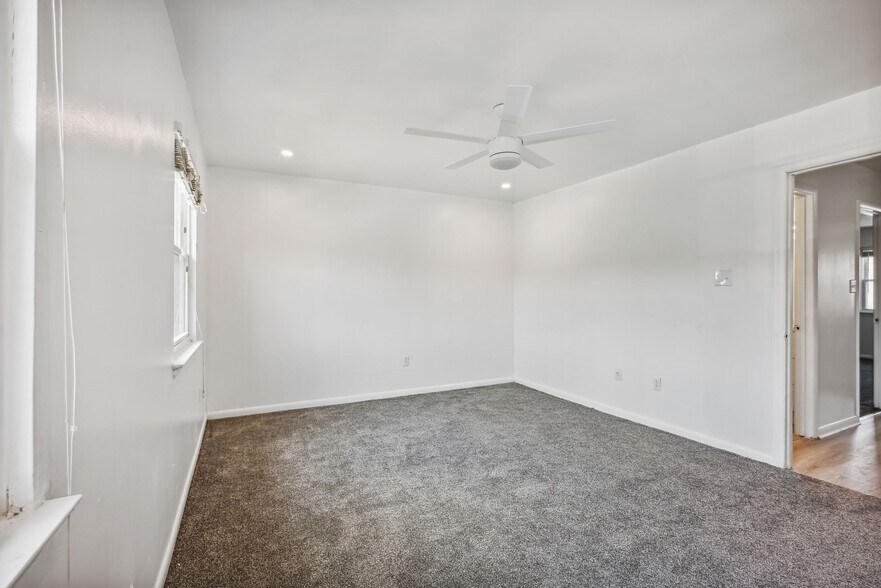 Building Photo - 3019 Sunset Ln