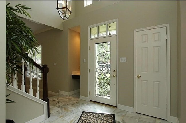 Building Photo - 23035 Lanham Dr