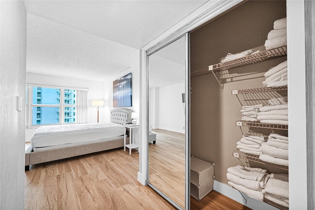 Building Photo - 3900 Galt Ocean Dr