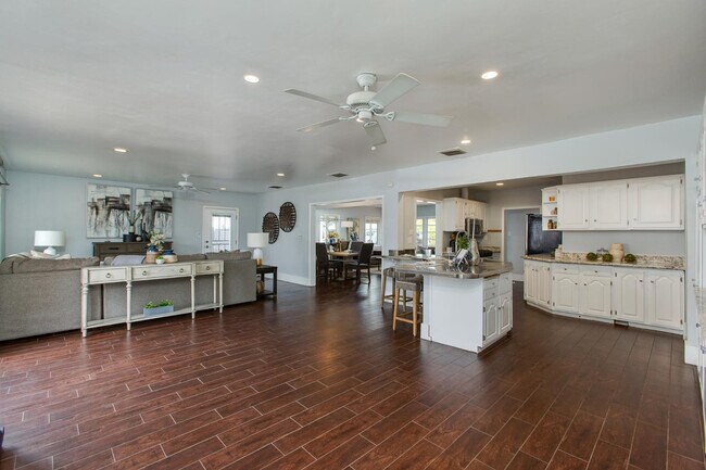 Building Photo - 510 E Belmont Ave