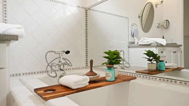 Building Photo - FALL IN LOVE with Ranch Style Living!