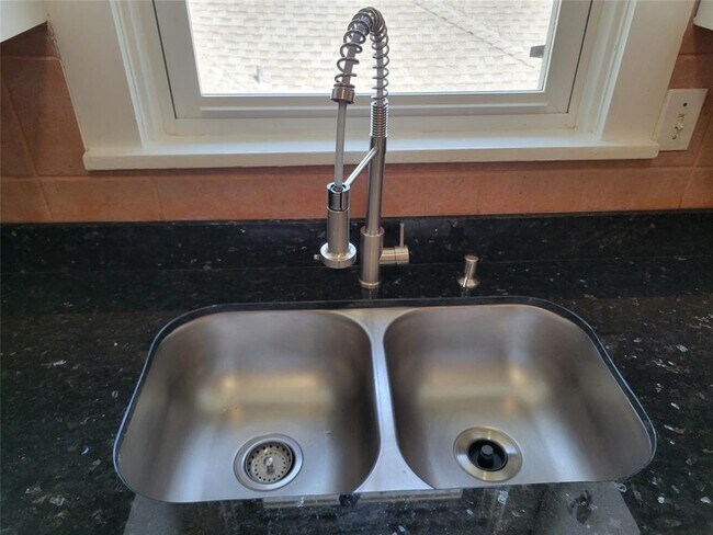 Building Photo - 2406 Huldy St