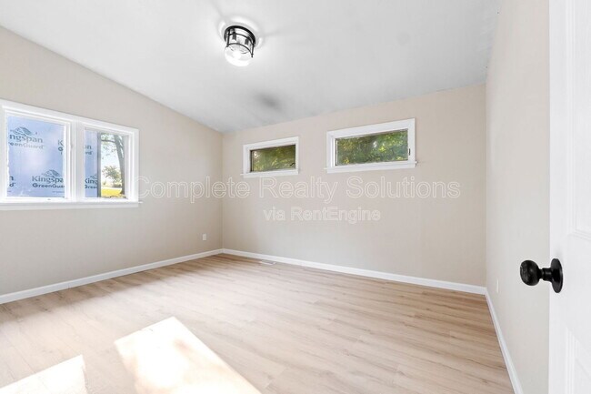 Building Photo - 1139 Lakeview Ave