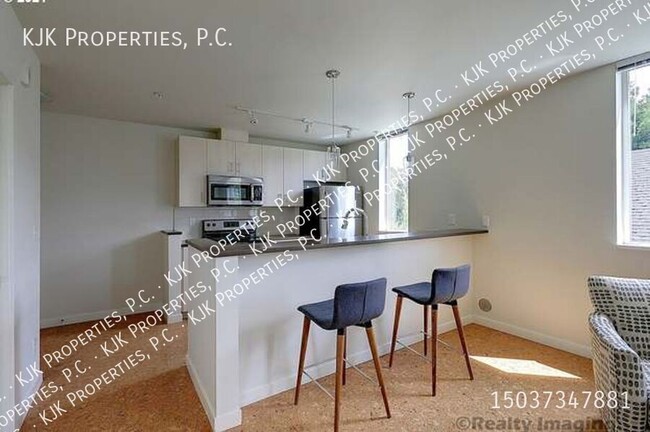 Building Photo - Winter Special: Look & Lease Within 24 Hou...