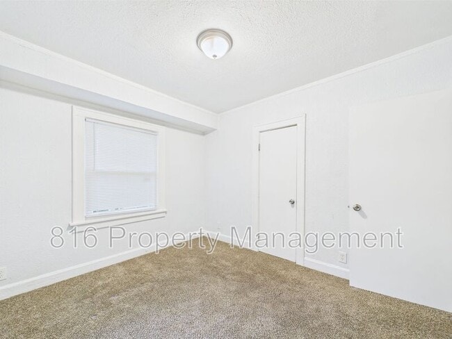 Building Photo - 5611 Olive St