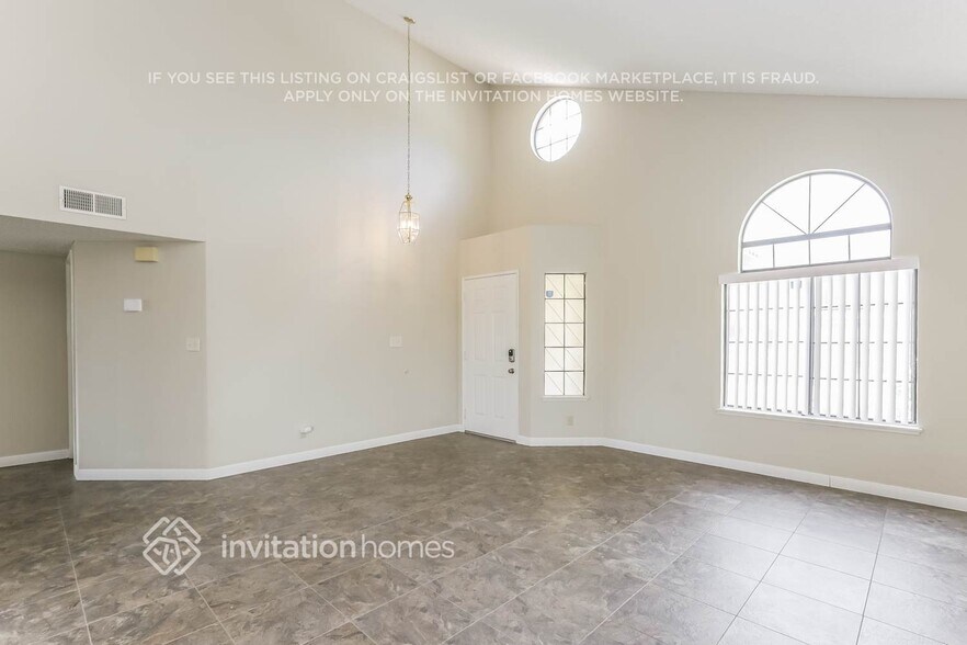 Building Photo - 4553 Grandview Dr