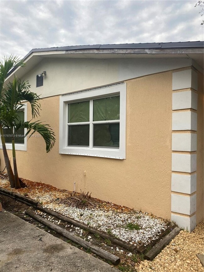 Building Photo - 2735 NW 6th Ct