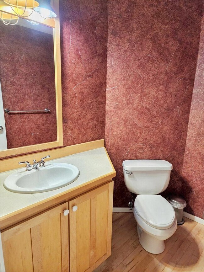 Building Photo - Beautiful 3 Bed 2.5 Bath Waterfront Home in Sammamish