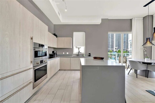 Building Photo - 4010 S Ocean Dr