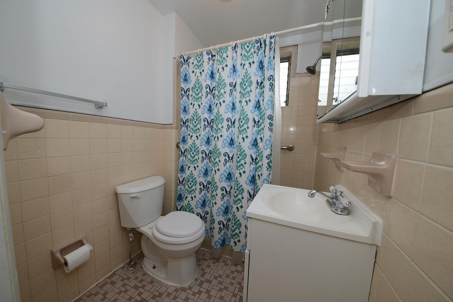 Building Photo - 128 S Bonsall St